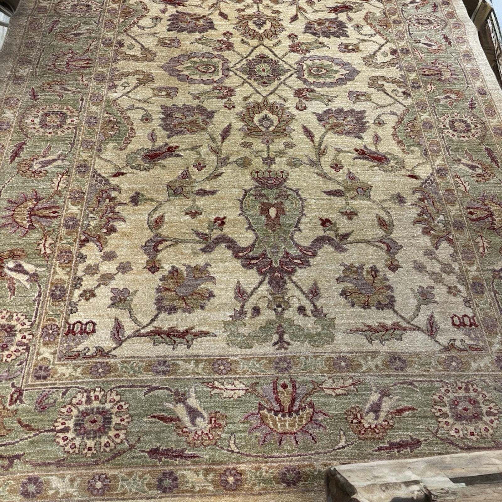 Large Country House Carpet/ Rug, Superb Quality. Floral Pattern. 264 X 188 Cms