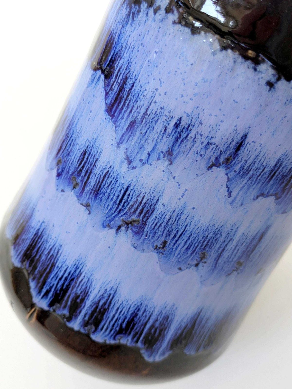 photo vinterior Midcentury Scheurich 249/21, West Germany Tall Ceramic Vase, Chocolate Brown Blue Drip Glaze