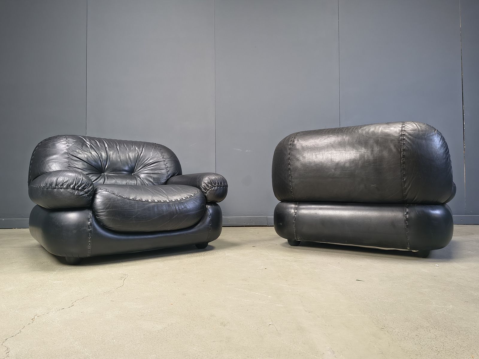 Set Of Black Leather Lounge Chairs By Sapporo For Mobil Girgi, 1970s photo furniture