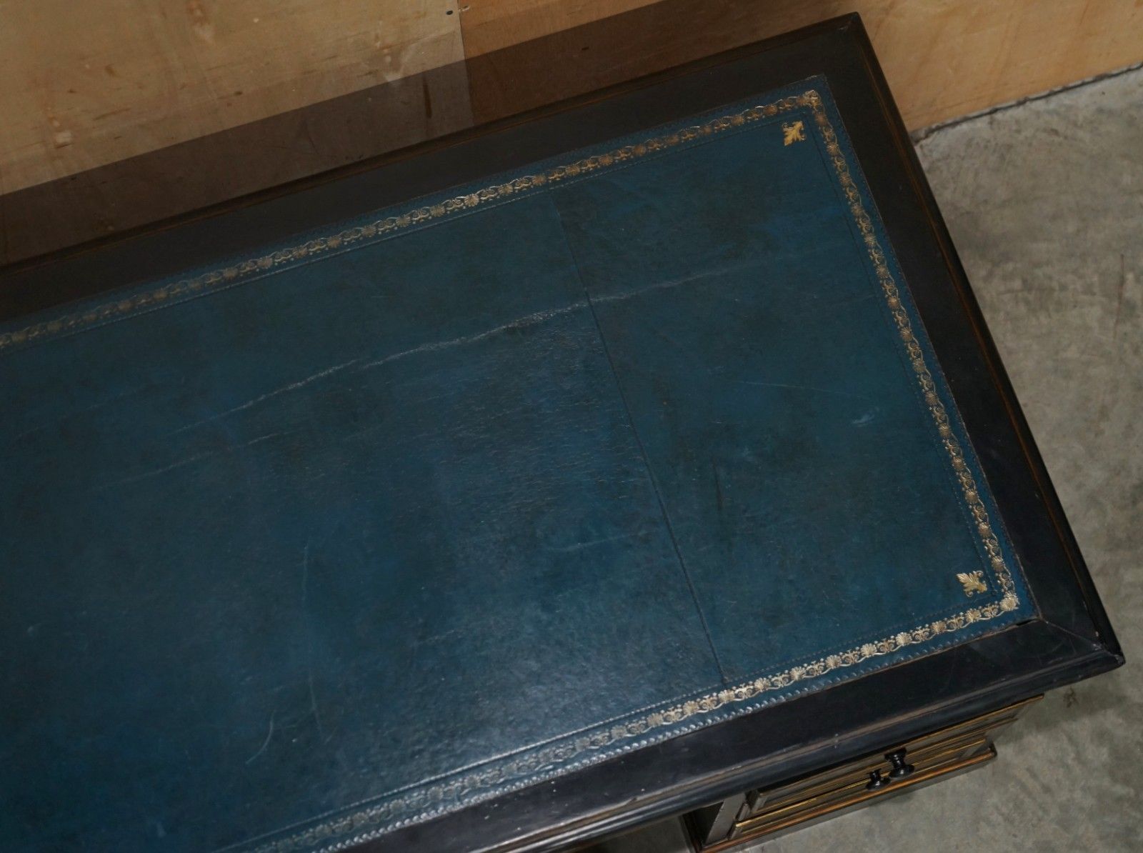 photo vinterior Antique 19th Century Chinese Chinoiserie Kneehole Desk Napoleonic Blue Leather