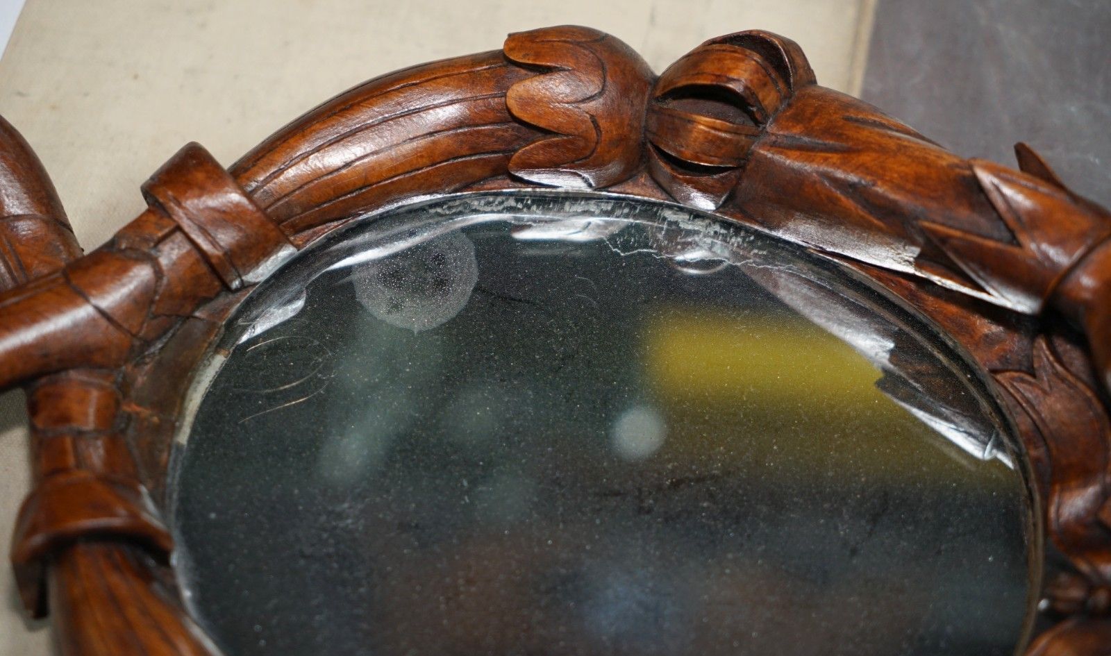 photo vintage Fine Antique Original Black Forest Folk Art Wall Mirror Of Chap With Bee On Nose