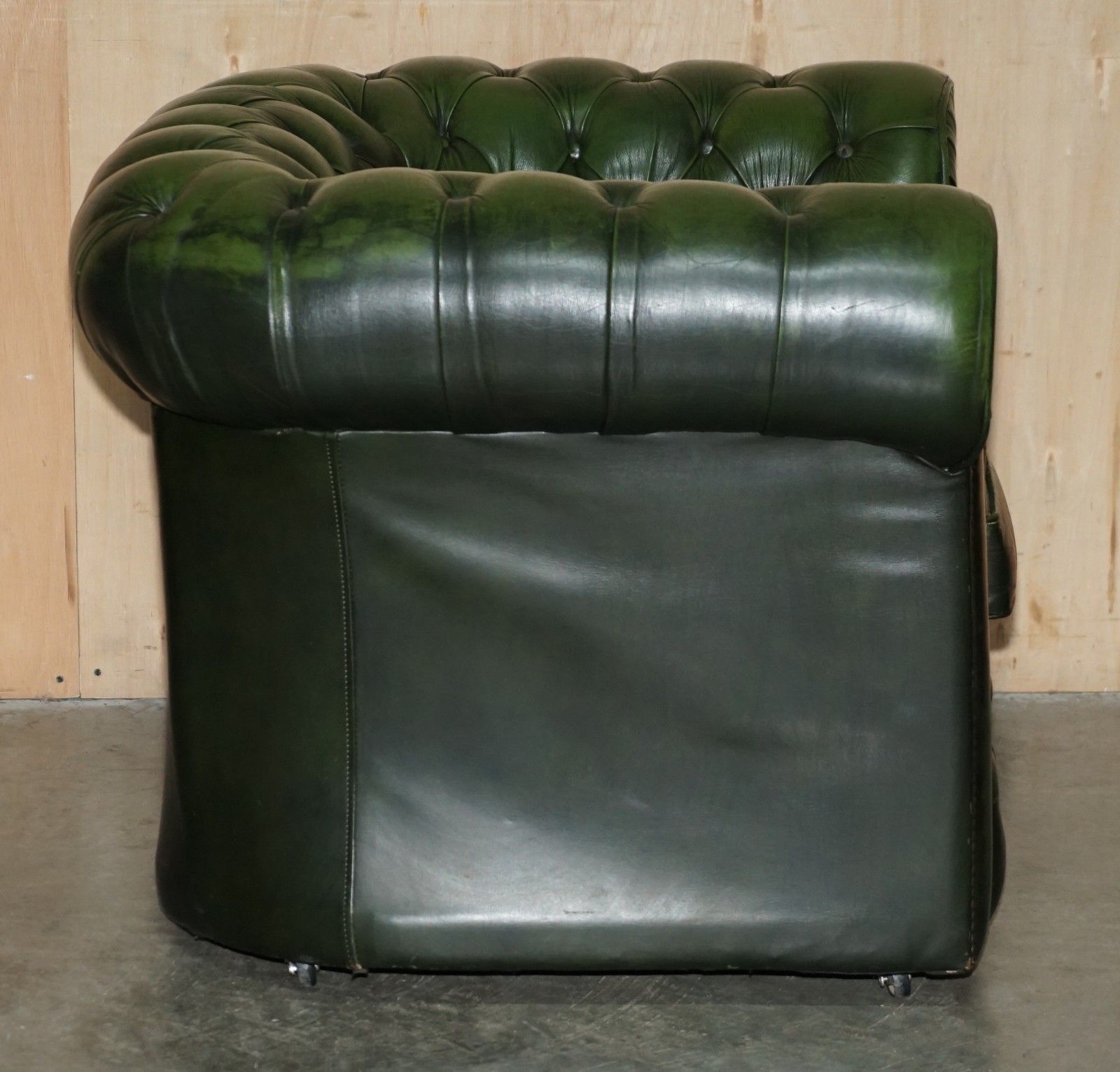 Furniture Stunning Vintage Tufted Chesterfield Bottle Green Leather Sofa & Armchair photo