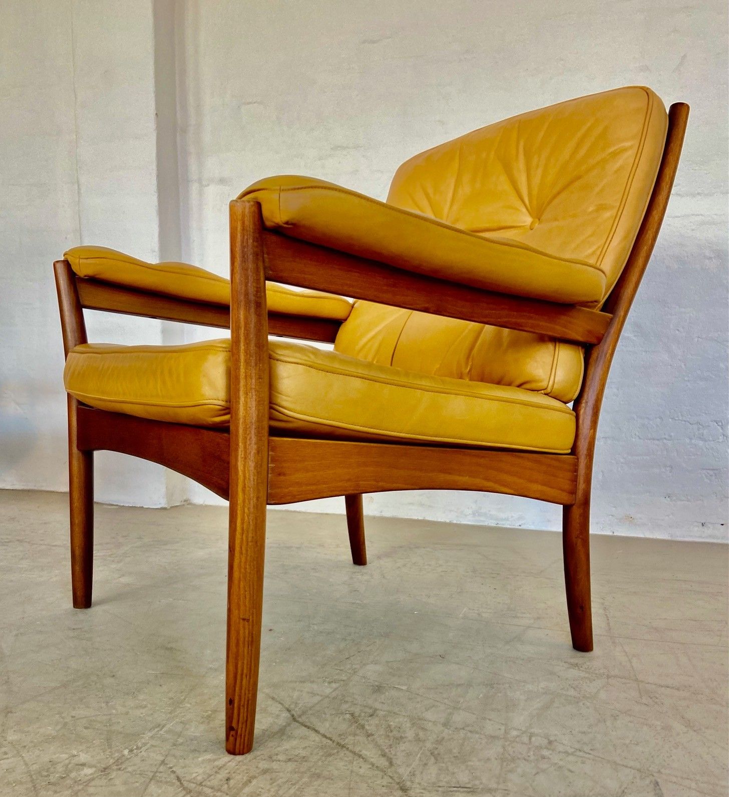 Vintage Mid Century Light Tan Leather Lounge Chair By Göte Möbler 1970,S photo vintage