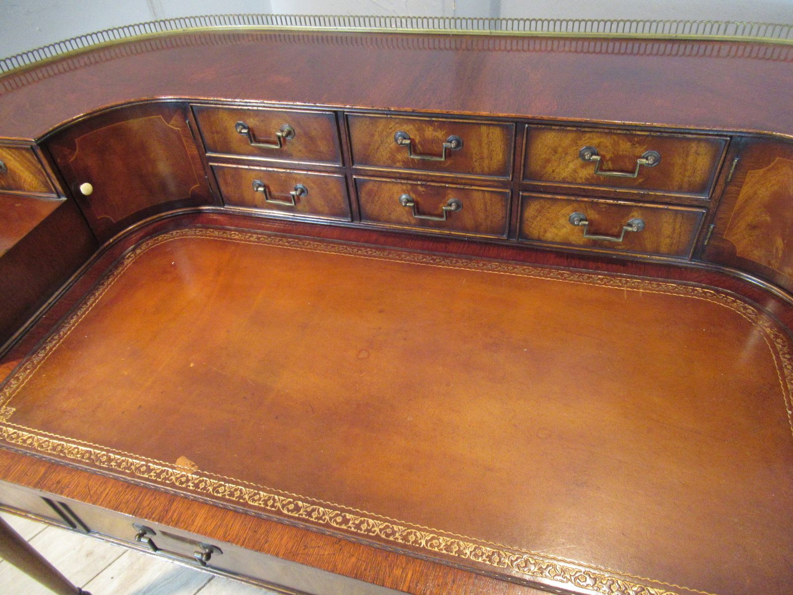 A Mahogany Carlton House Desk, 1980s photo vinterior
