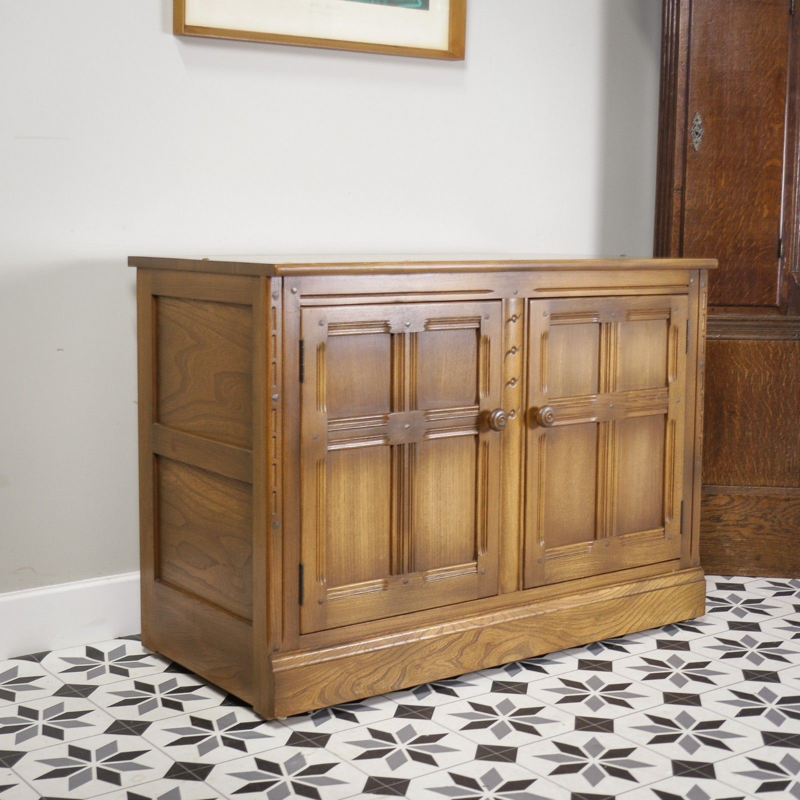 Ercol Elm Small Cabinet Sideboard Tv Unit In Golden Dawn photo for sale