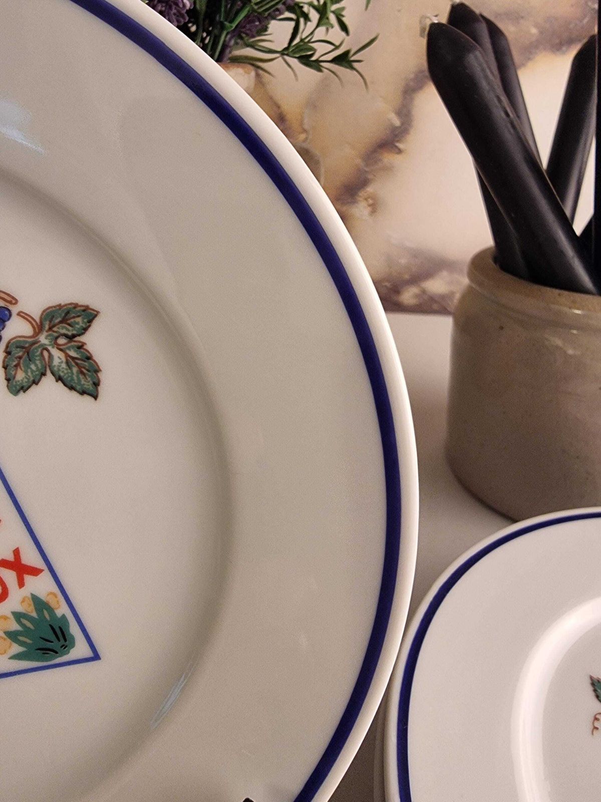 photo furniture Assiettes à fromage vintage en porcelaine française, service de table, années 1970