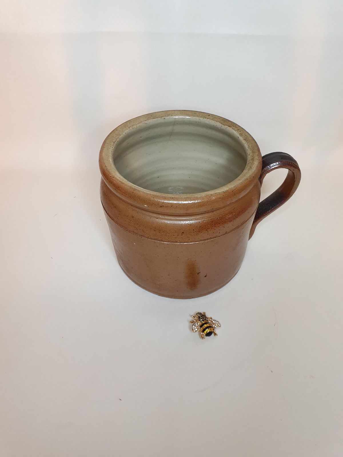 Franse stoneware kruik, rustieke boerenkeukendecoratie, confit pot photo vinterior