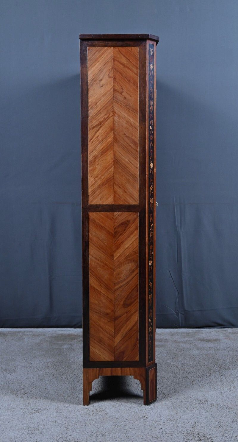 photo vintage Display Cabinet In Marquetry Of Precious Woods, Louis XV Louis XVI Transition Style – First Half Of The 19th Century