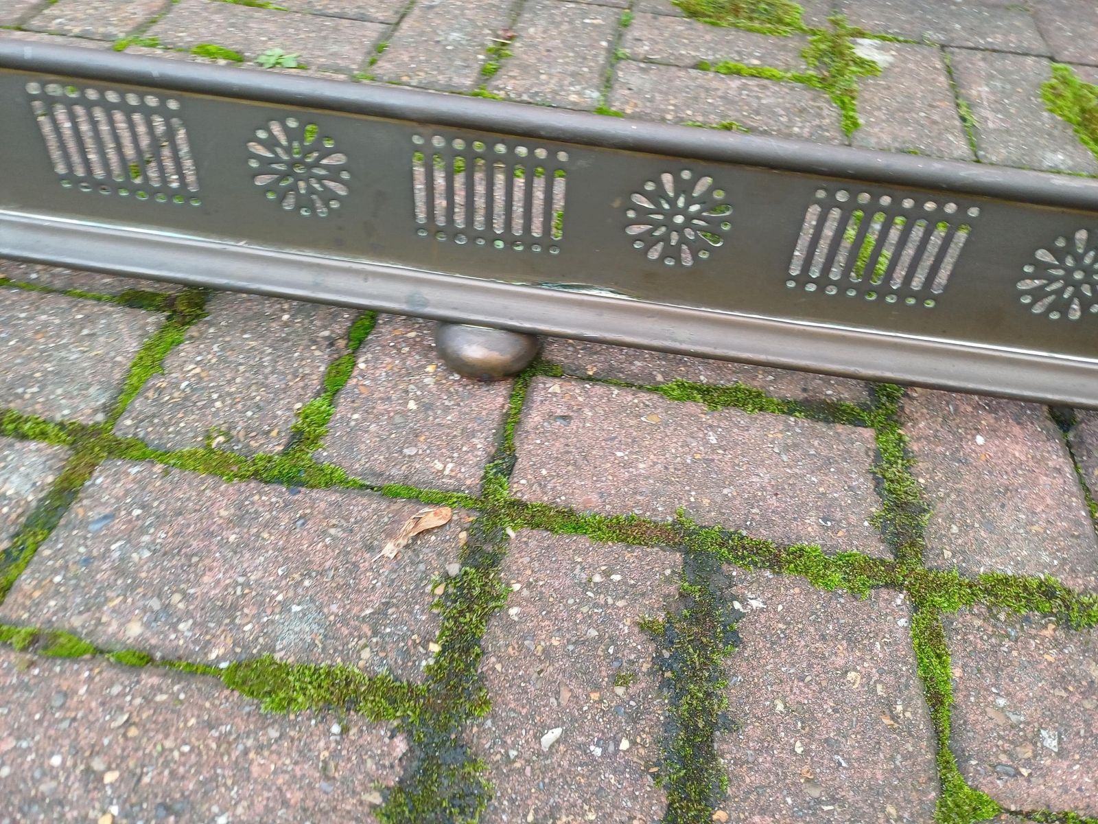 Antique Brass Fireplace Fender Bronze Finish Vintage Edwardian Pierced Metal Fire Surround Guard With Ball Feet C.1900 photo vinterior