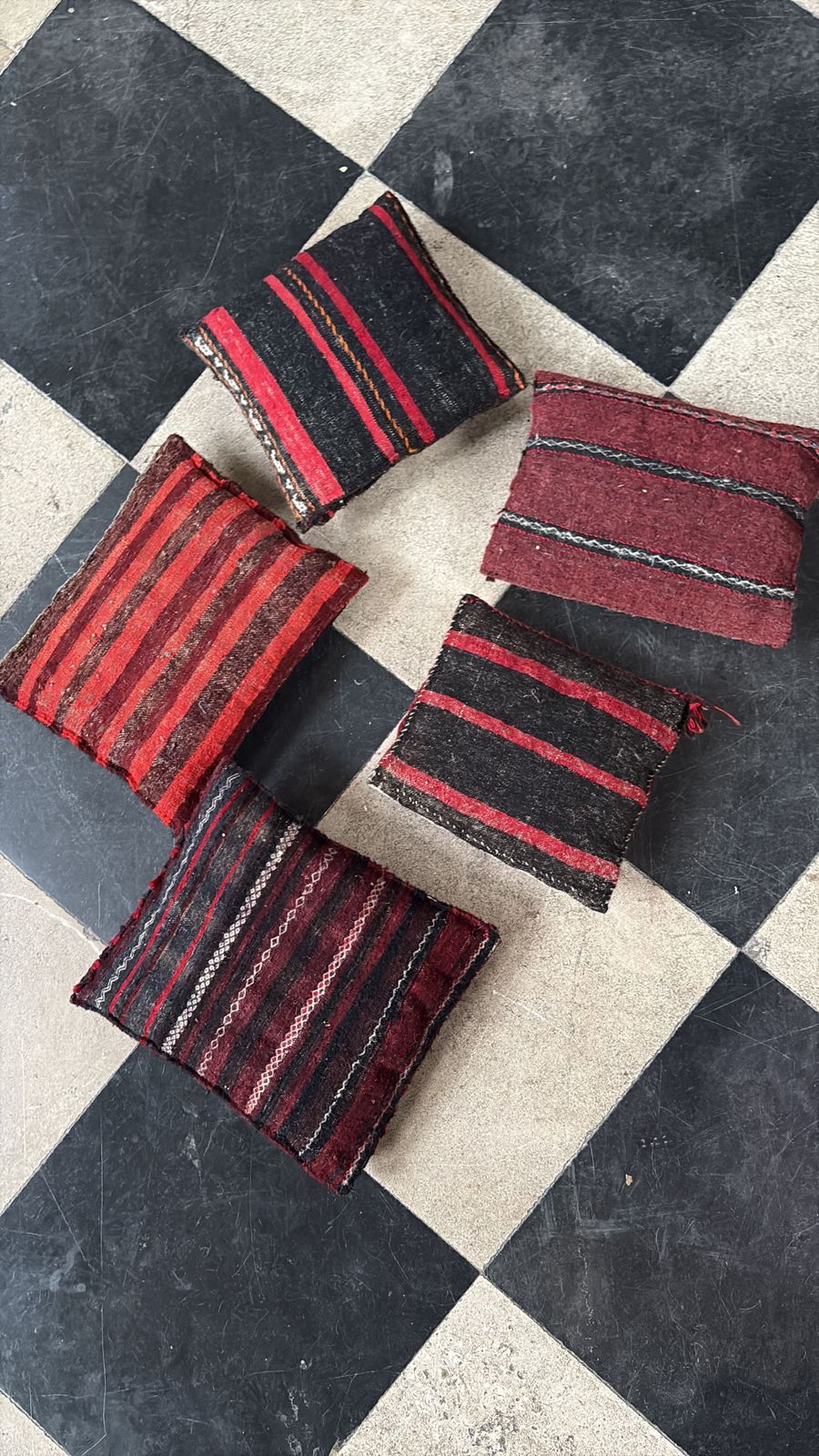 Late 19th Century Painted Children’s Bed With Balisht Cushions photo vinterior