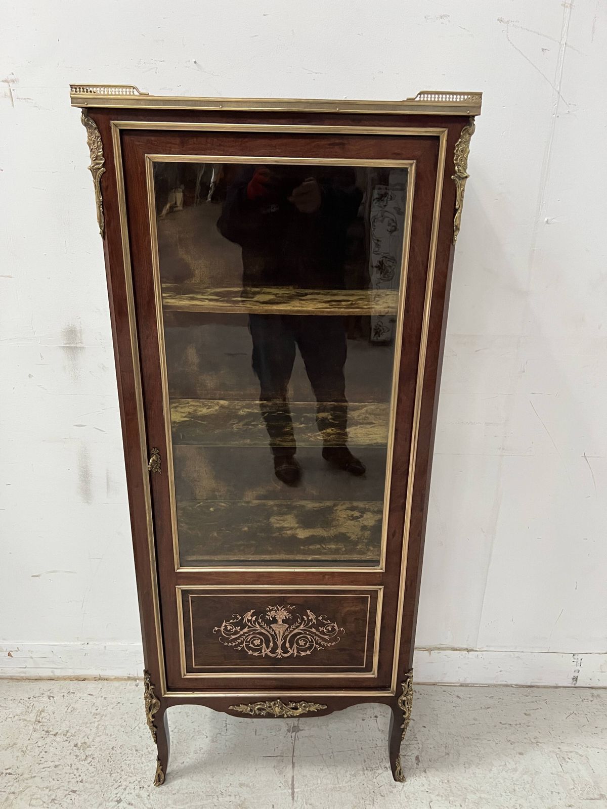 1414.13 Louis XV Style Display Cabinet In Mahogany And Bronze, 19th Century. photo