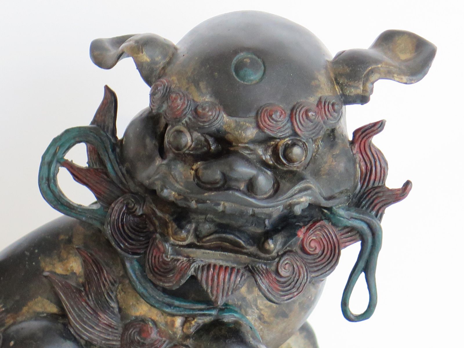 photo vinterior Antique Pair Large Chinese Bronze Foo Dogs Fine Detail Gilded & Enamelled, Qing 19th C