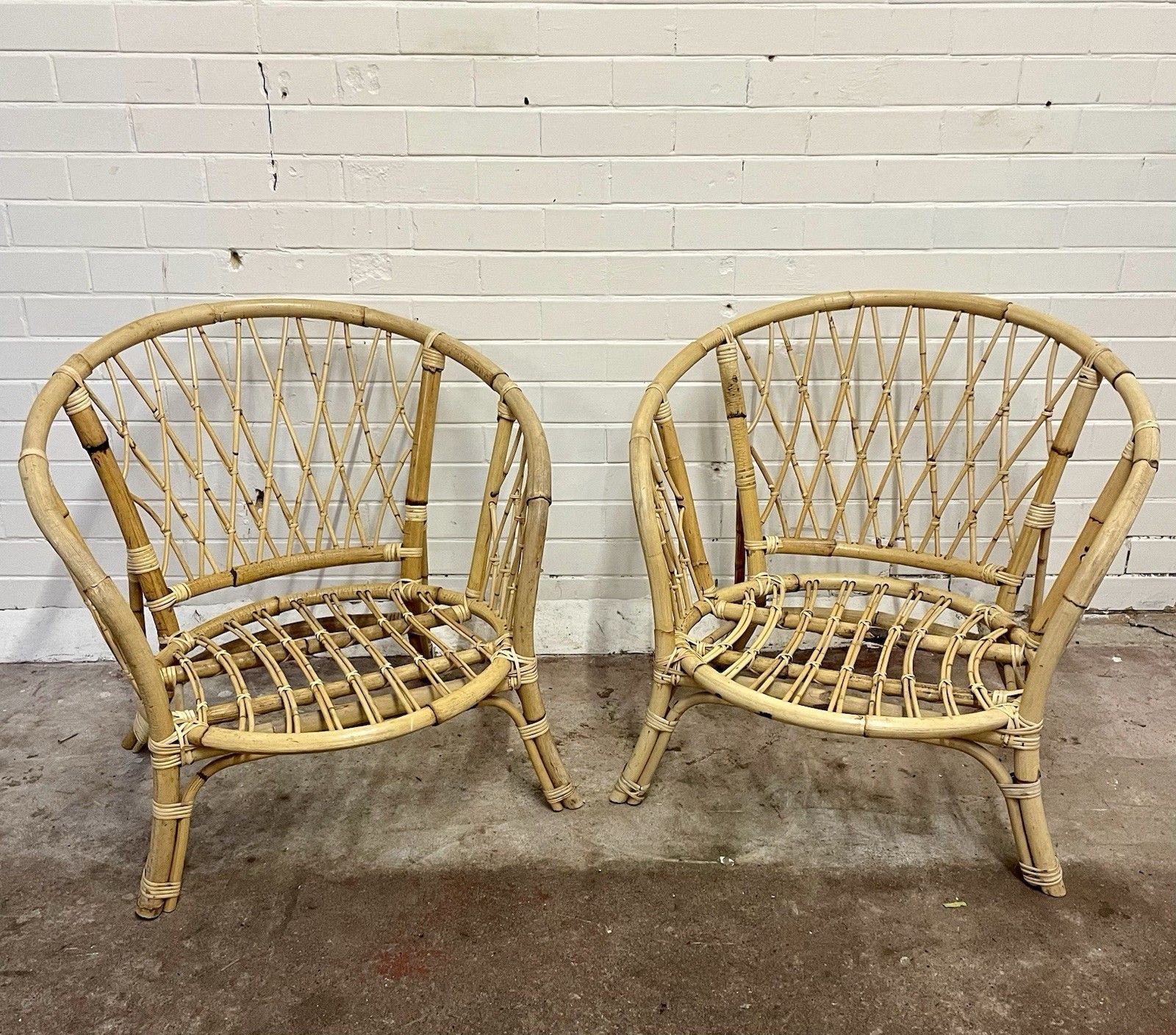 A Pair Of Attractive Rattan Wicker Low Curved Back Chairs.