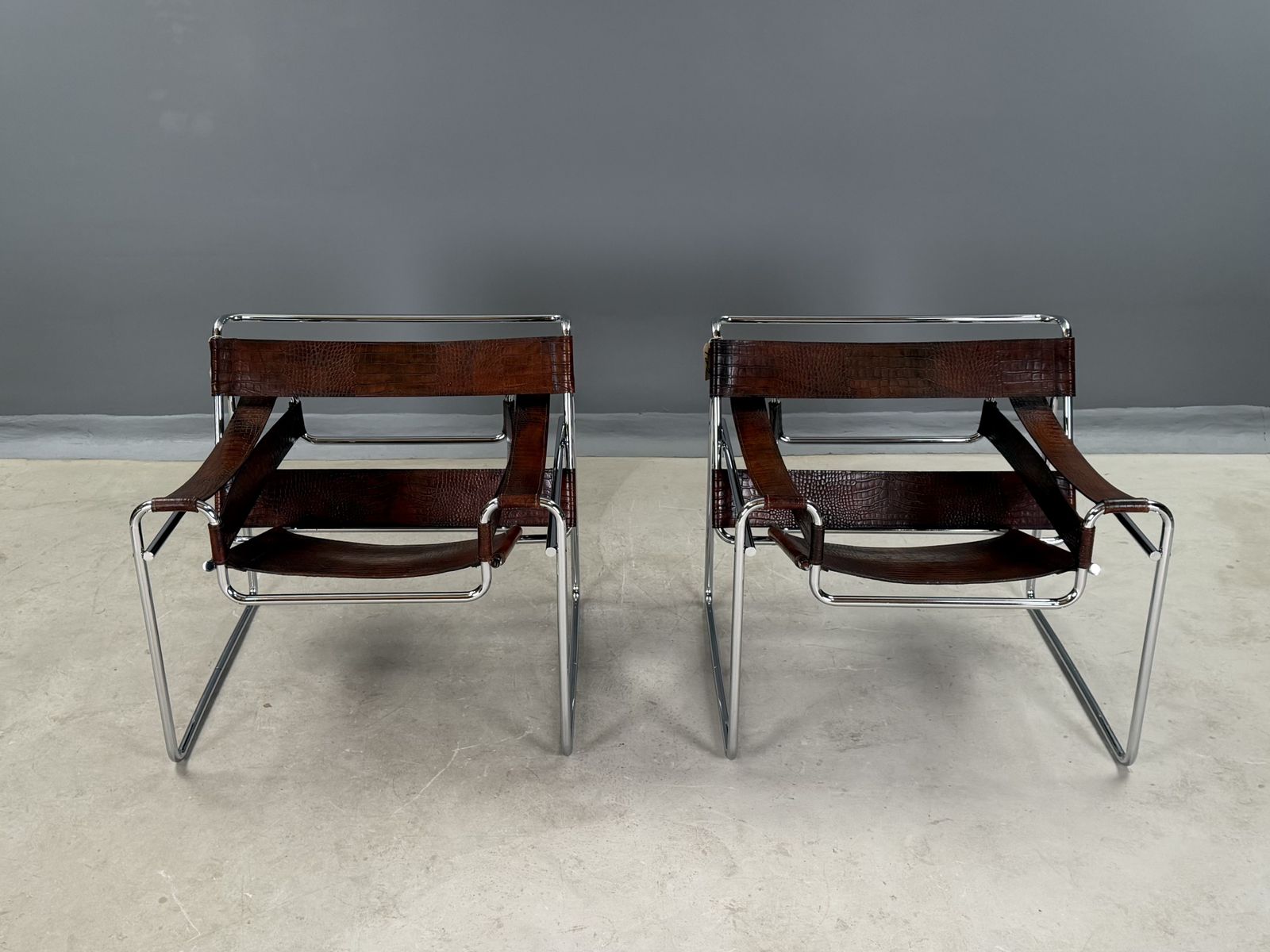 Crocodile Leather Wassily B3 Two 2 Lounge Chair. By Marcel Breuer. Brown Tan Mahogany Leather And Chrome Bauhaus Lounge Club Accent Chair Pair photo for sale