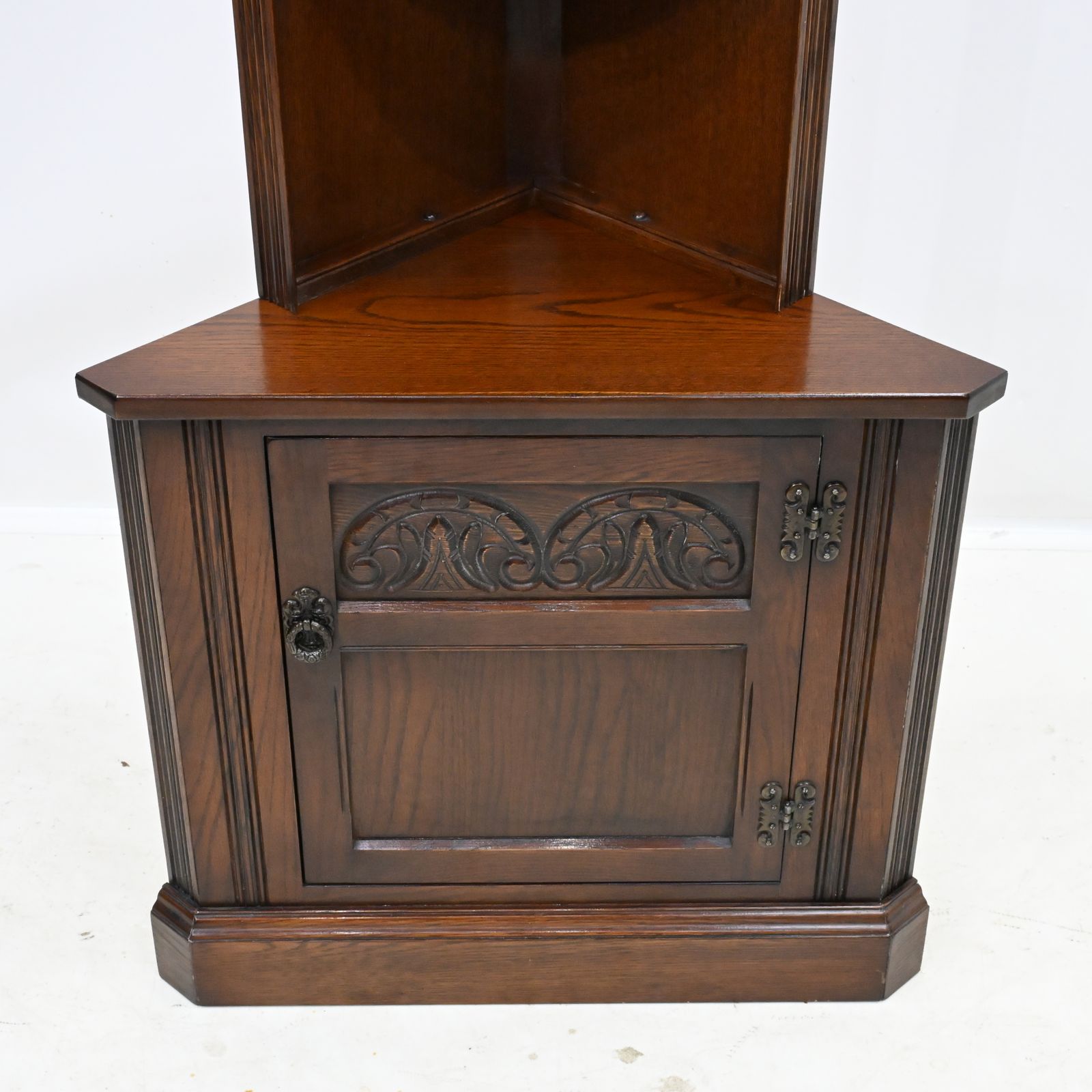 Furniture Old Charm Corner Unit With Cupboard And Shelves Carvings Tb Free Uk* Delivery photo