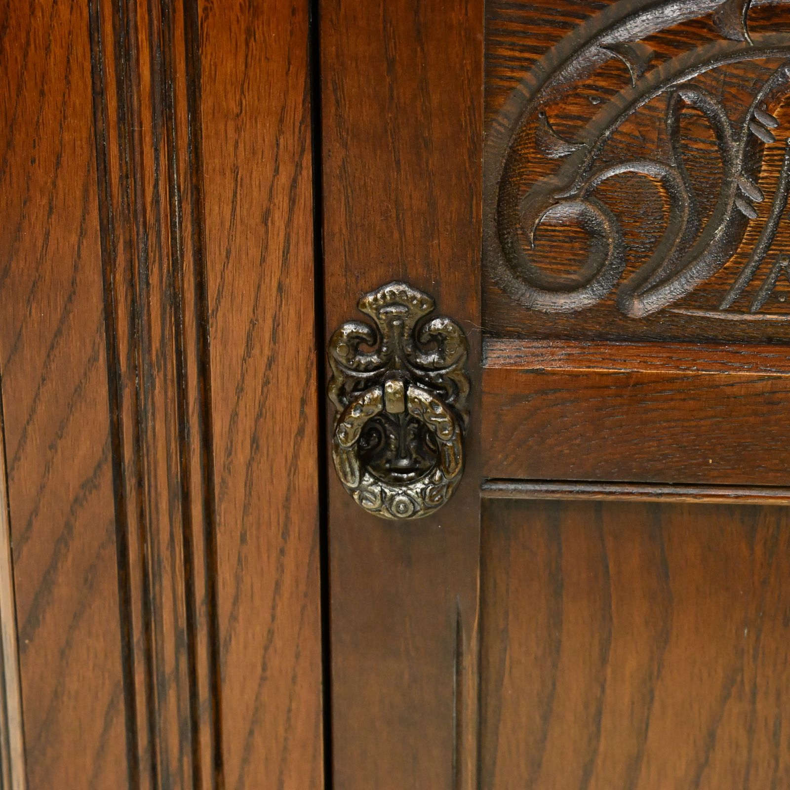 photo vinterior Old Charm Corner Unit With Cupboard And Shelves Carvings Tb Free Uk* Delivery