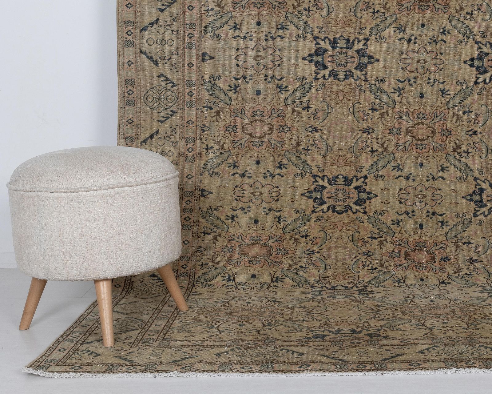 Neutral Vintage Turkish Rug, 6.4 X 9.4 Ft, Kayseri Handmade Wool
