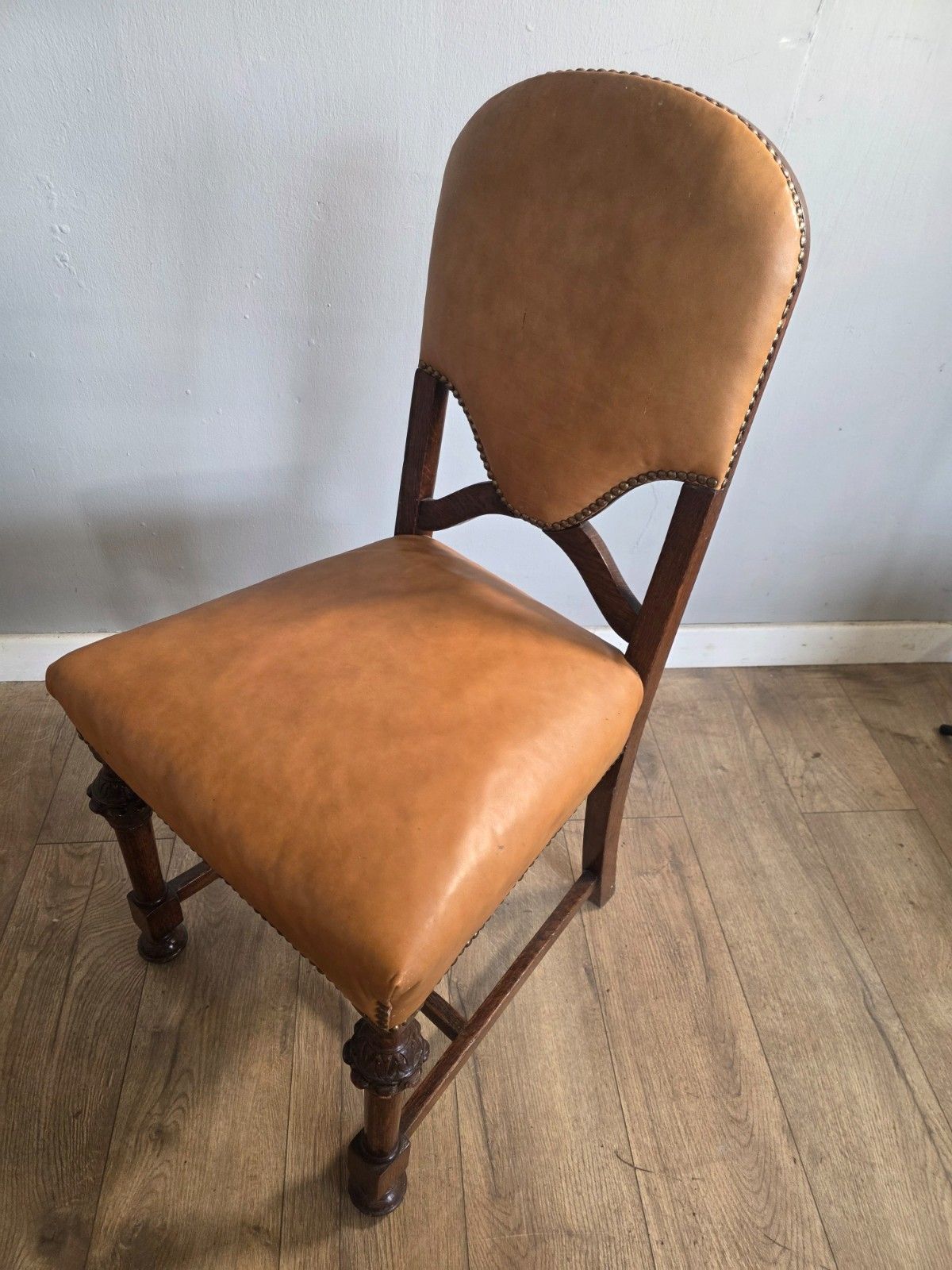 Set Of 8 Antique Oak And Leather Dining Chairs photo vinterior