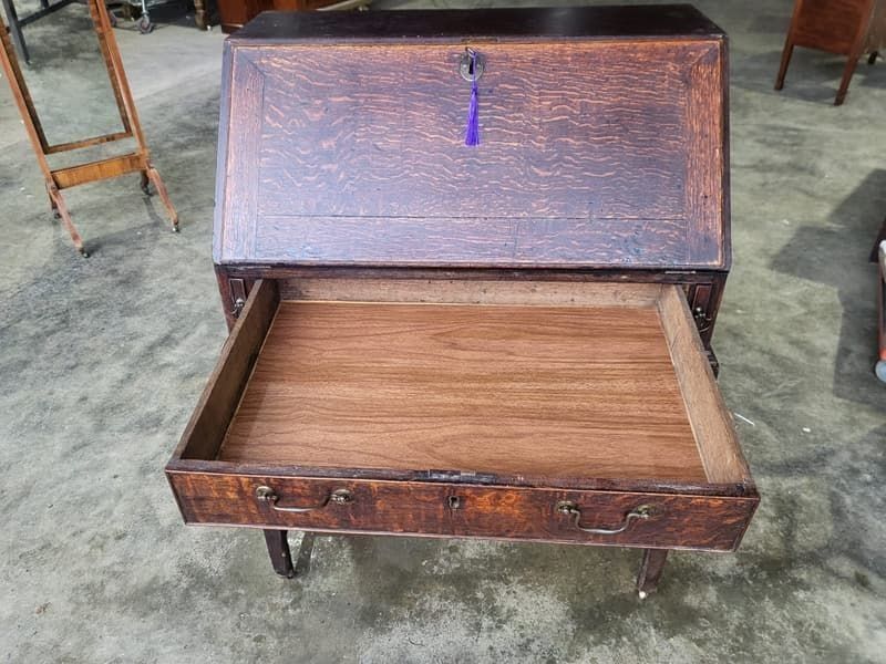photo furniture Antique Victorian Oak Bureau Desk Legs Castors Drawers