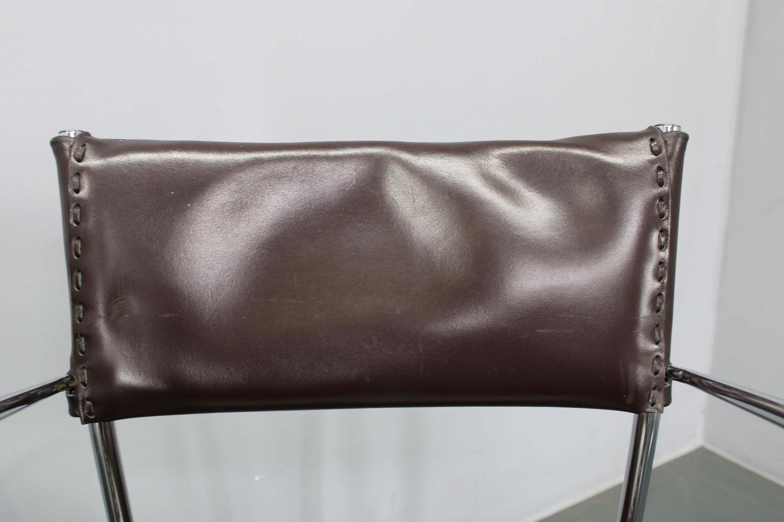 Set Of Six Italian Leather And Chrome Armchairs By Arper photo vintage