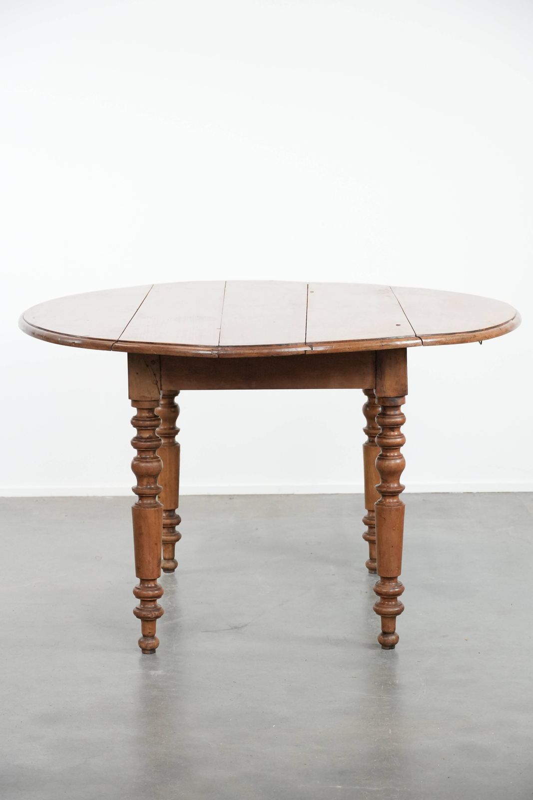 Beautiful Antique English Lop Eared Dining Table Made Of Walnut With Beautiful Colors And Graceful Legs photo 1294.0