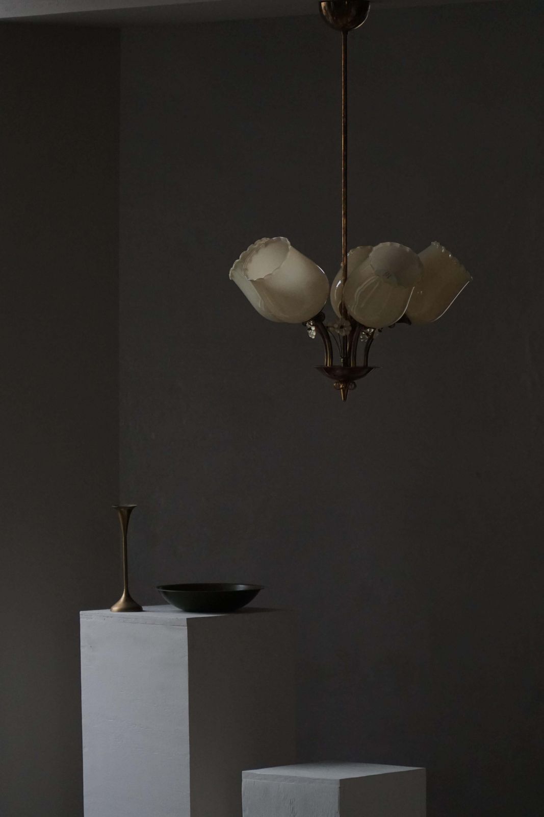 Mid Century Modern, Chandelier In Brass & Glass, Itsu, Finland, 1950s photo vintage