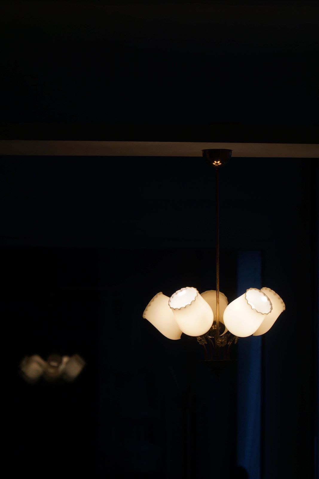 3943.0 Mid Century Modern, Chandelier In Brass & Glass, Itsu, Finland, 1950s photo