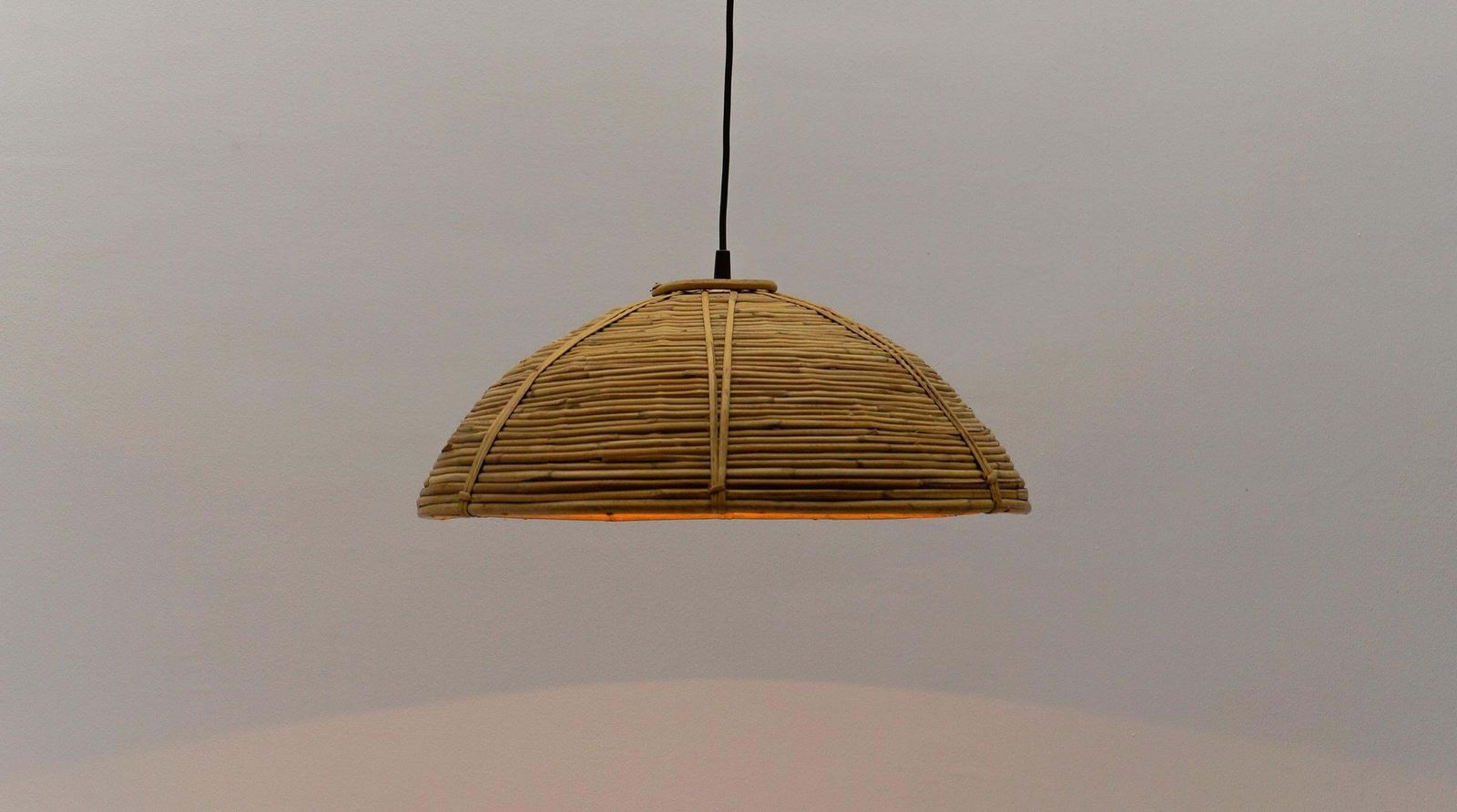 Lovely Mid Century Modern Pendant Light Made In Rattan, 1960s Italy photo vinterior