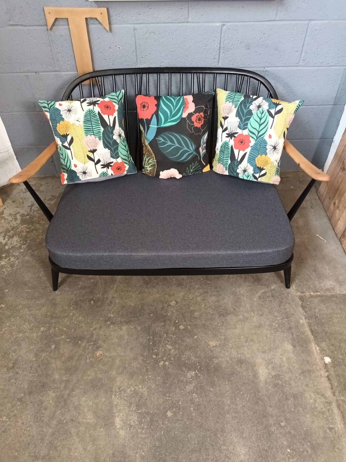 Ercol 203/2 Sofa   Black Finish   Fully Refurbished photo Furniture