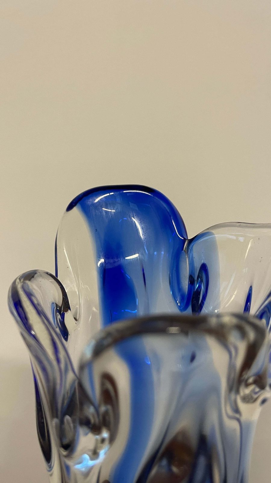 photo vinterior Mid Century Blue & Clear Art Glass Vase By Josef Hospodka For Chribská, 1960s Czech Design