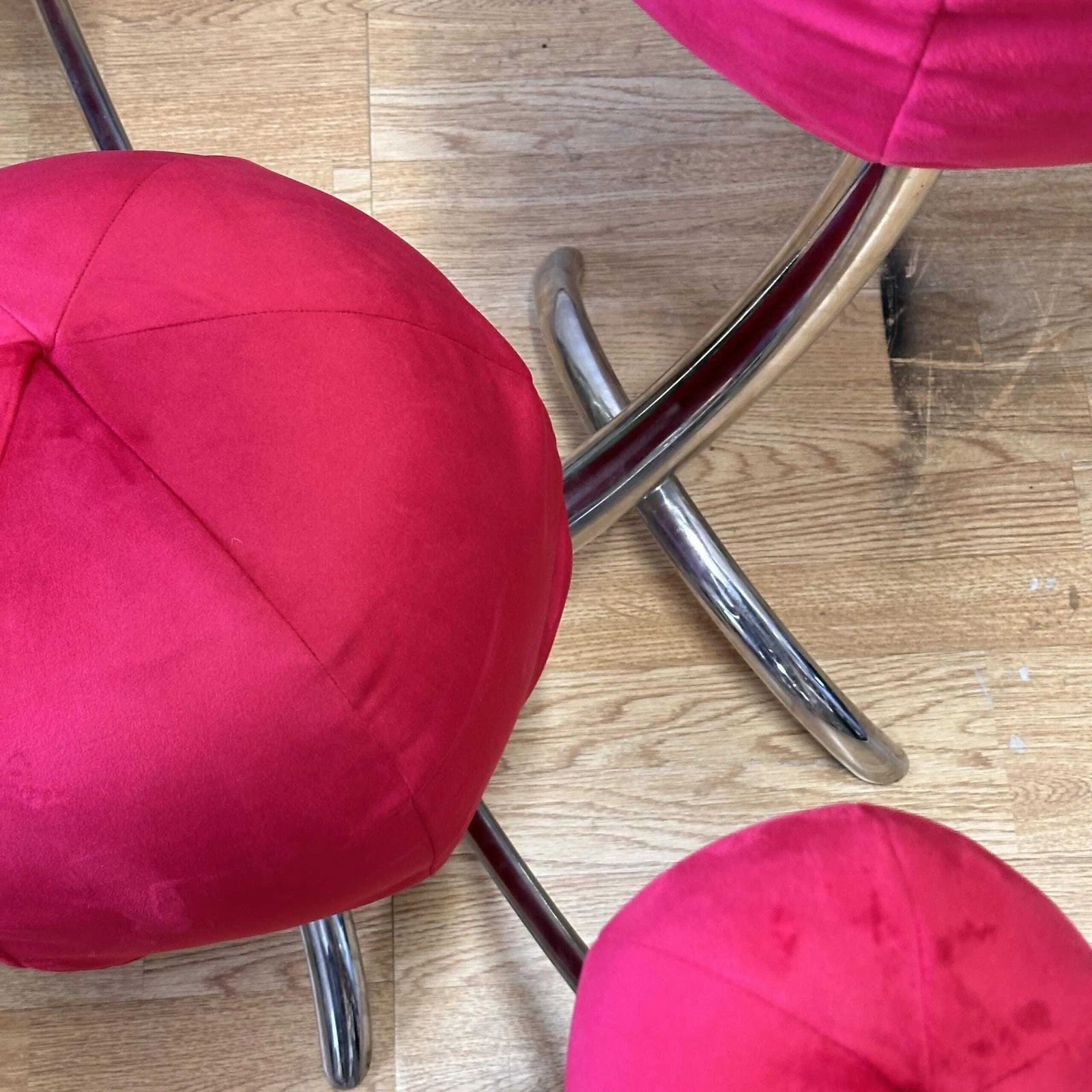 photo vintage Alan Eagle Solar System Chair Red Velvet & Chrome Post Modern Orbital Design