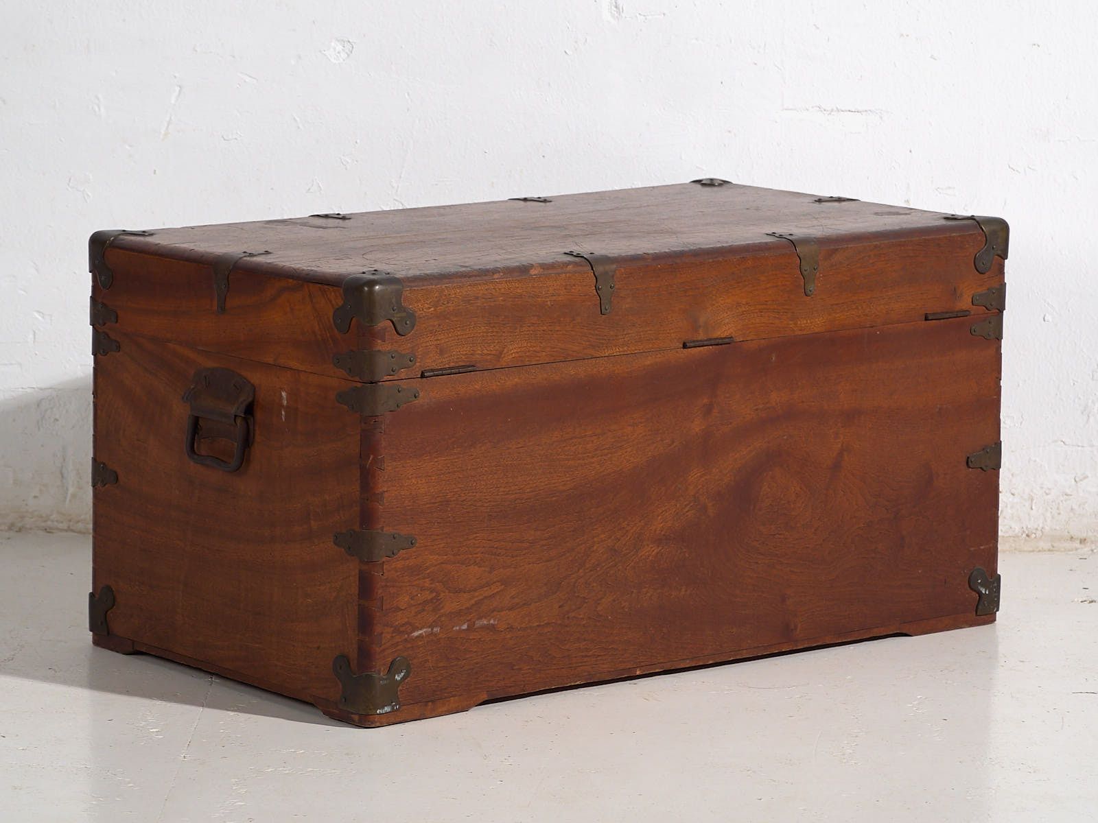 photo furniture Antique Japanese Camphorwood Trunk – Meiji Period (C.1890 1912) #76