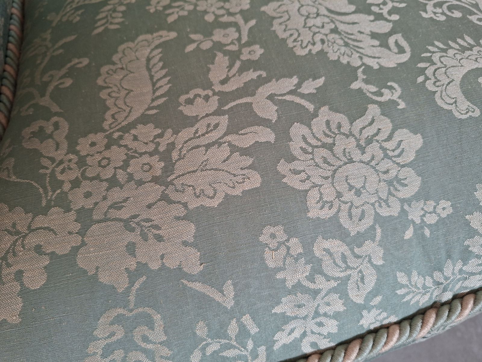 Tris Di Divani D’autore – Pregiata Seta Di San Leucio photo furniture