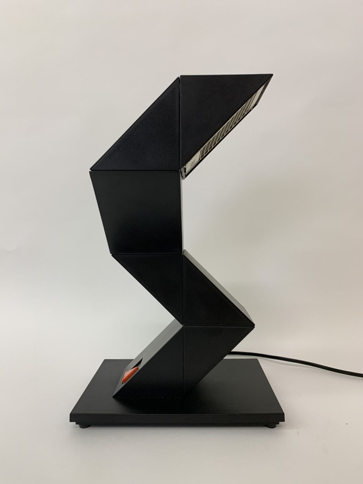 Zig Zag Bureaulamp Door Shui L.D.Chan Voor Massive, Jaren 1980 photo for sale