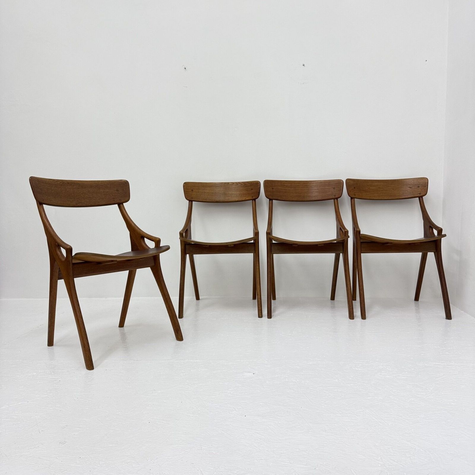 Set Van 4 Vintage Deense Eetkamerstoelen Van Hovmand Olsen Voor Mogens Kold, Ca. Jaren 1960