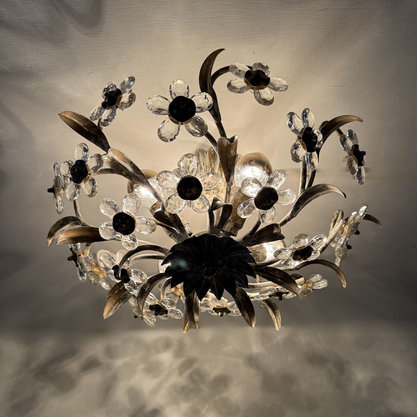 Verlichting Vintage Plafondlamp Met Kristallen Bloemen, Jaren 1970 photo