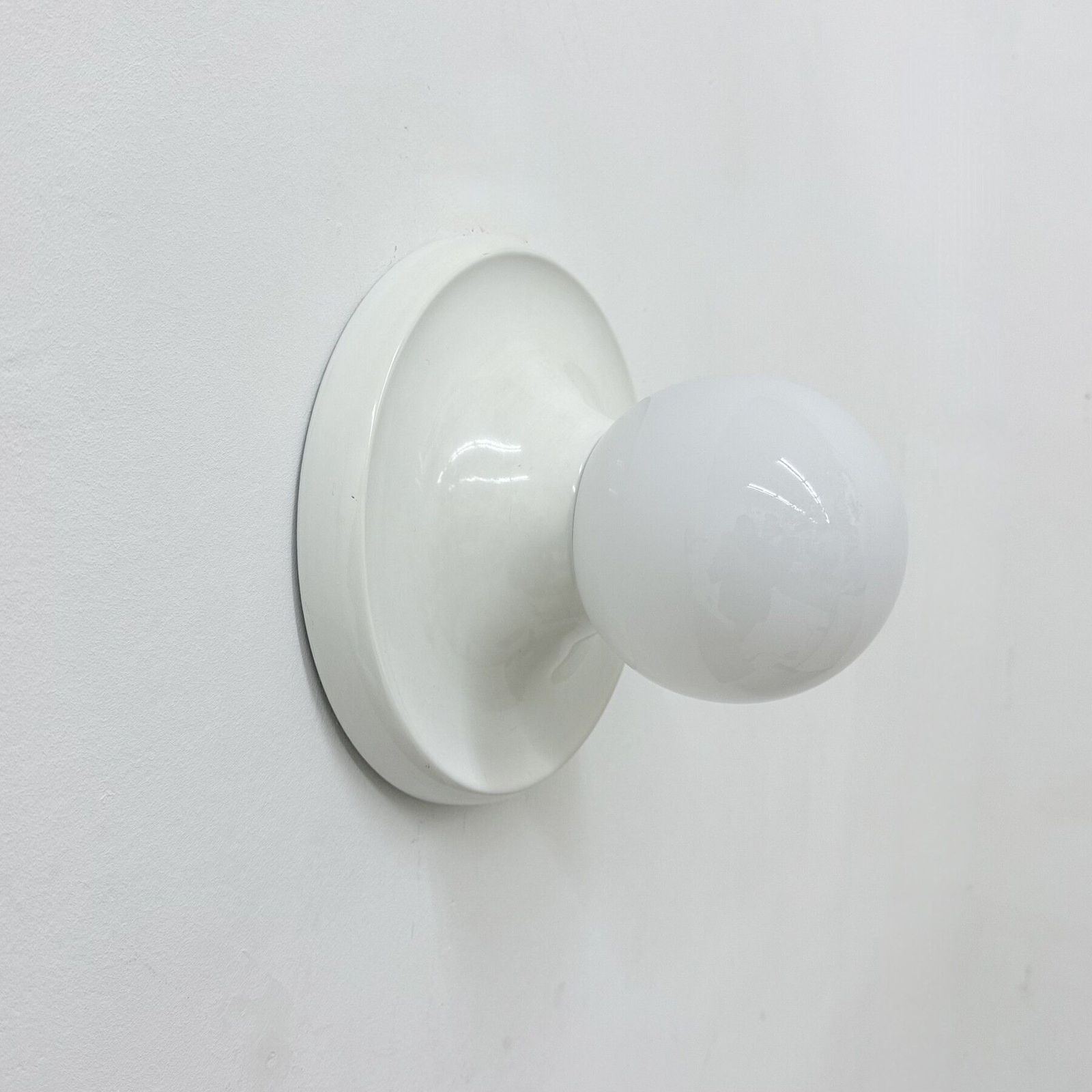 photo vinterior Light Ball Wandlamp Van Achille Castiglioni Voor Flos, Ca. Jaren 1960, Italië