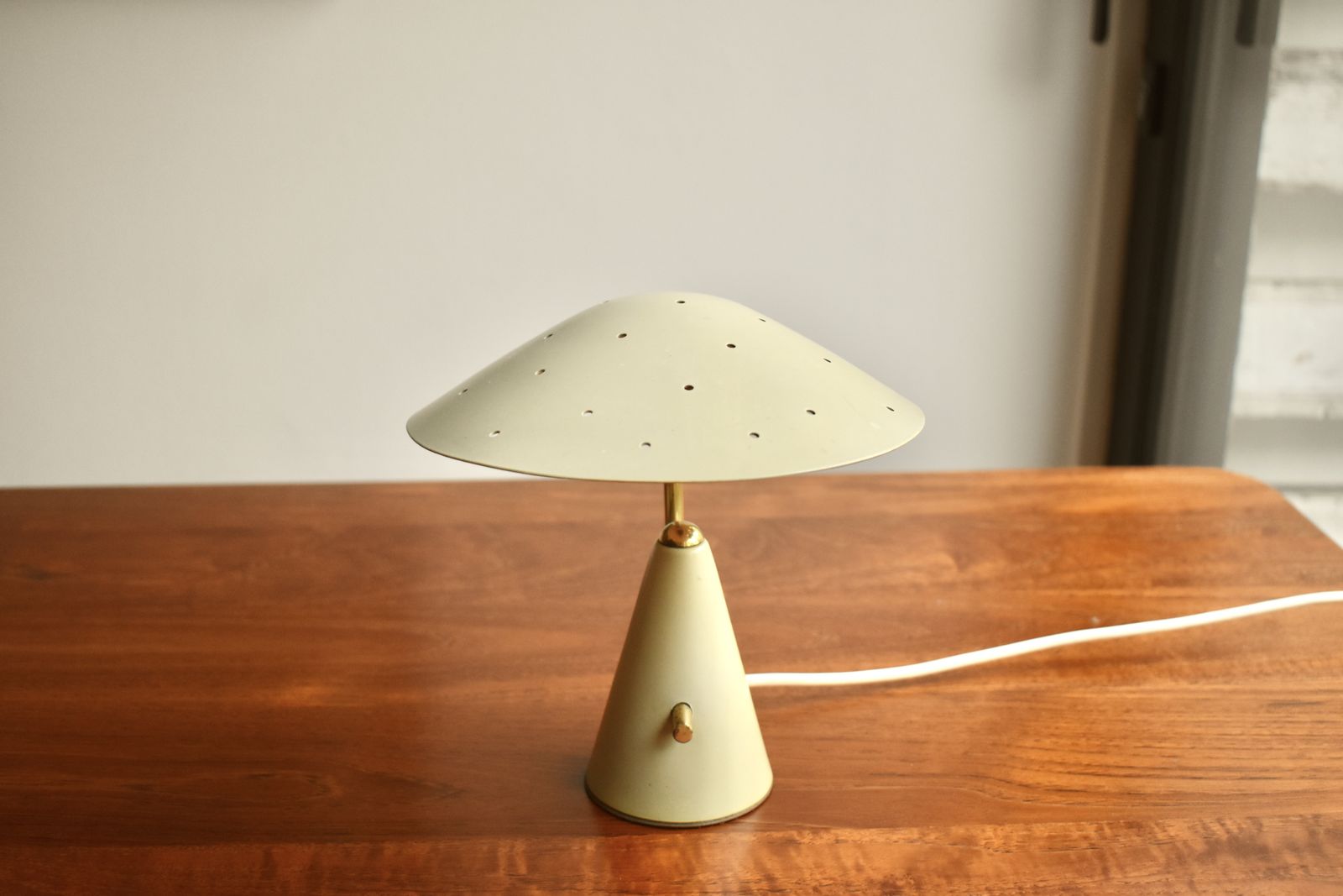 Small 1960s Midcentury Bookshelf Lamp photo vinterior