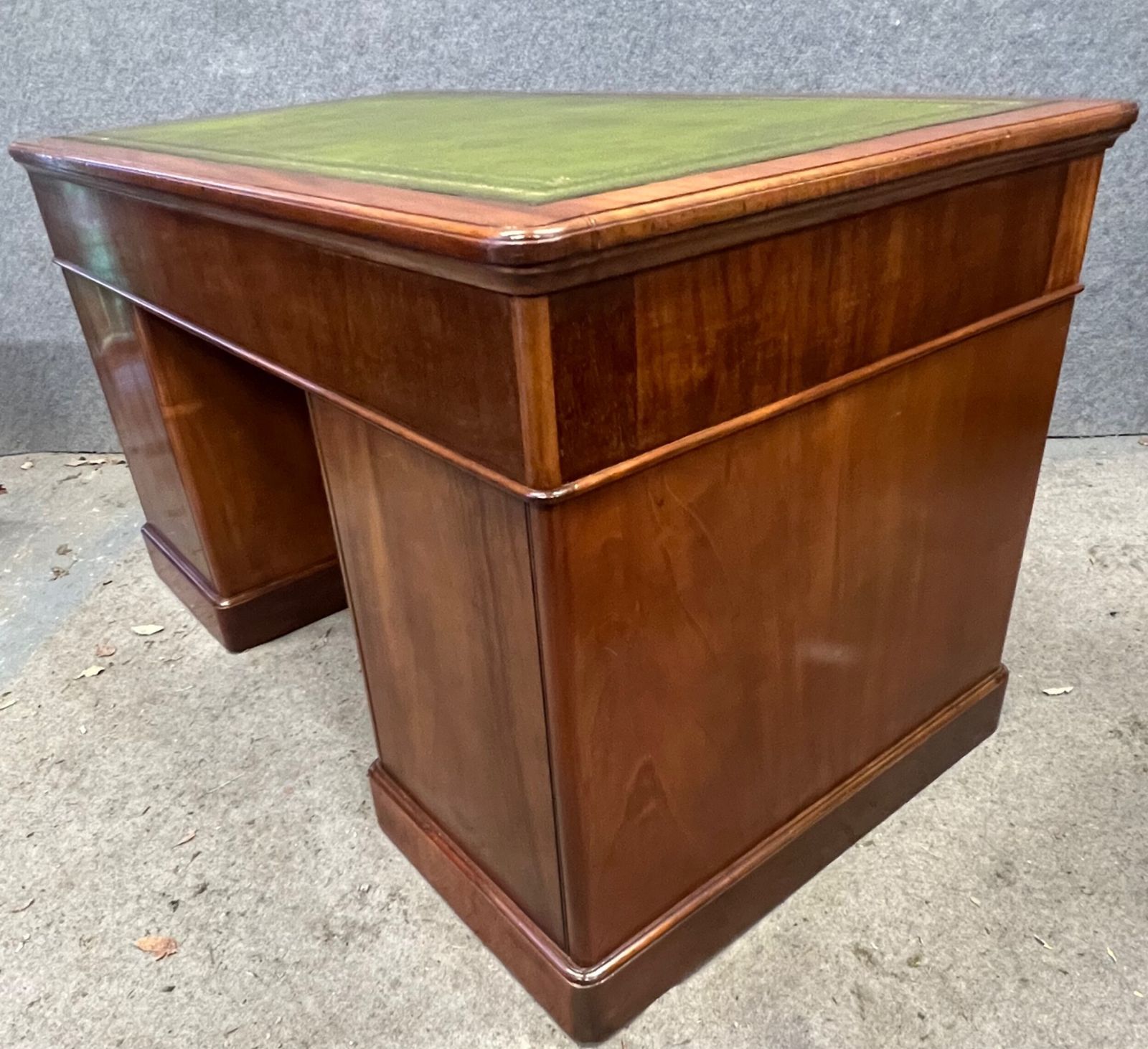 Good Quality 19th Century Mahogany Desk photo vintage