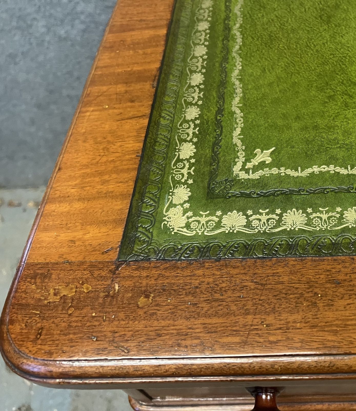 photo furniture Good Quality 19th Century Mahogany Desk