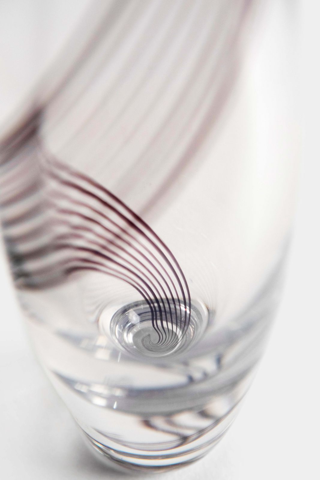 photo for sale Vicke Lindstrand, Kosta Boda, Art Glass Vase, Sweden, 50s