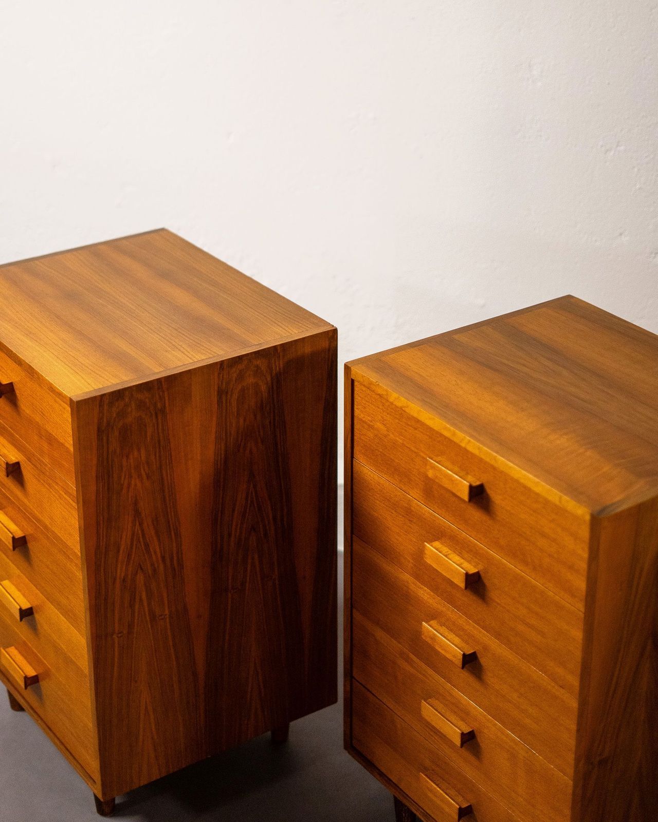 Mid Century Chest Of Drawers Or Nightstand photo vinterior