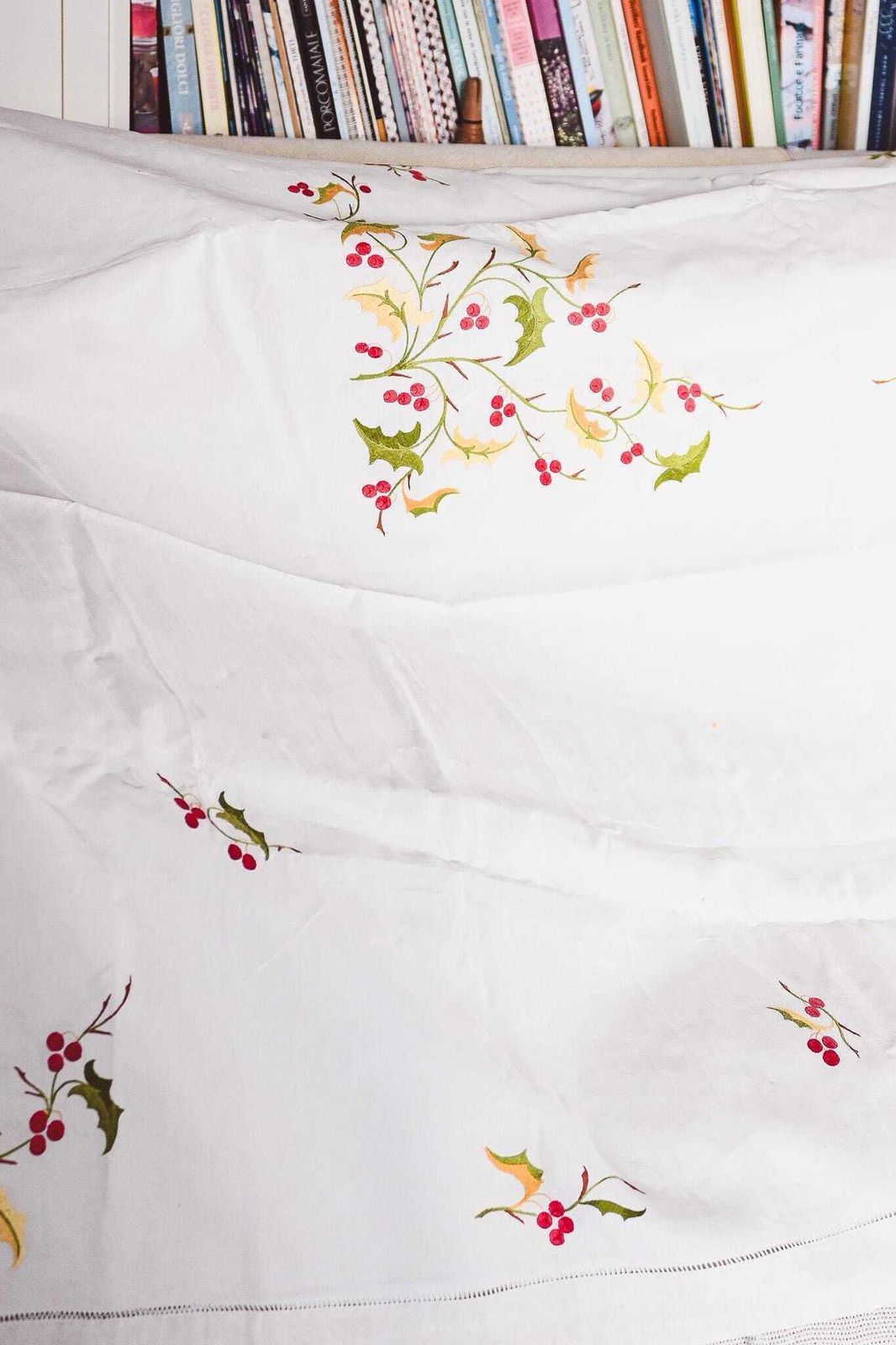 Antique Hand Embroidered Linen Tablecloth, Holly Berry Design, French Fil De Lin 260x190cm photo vintage