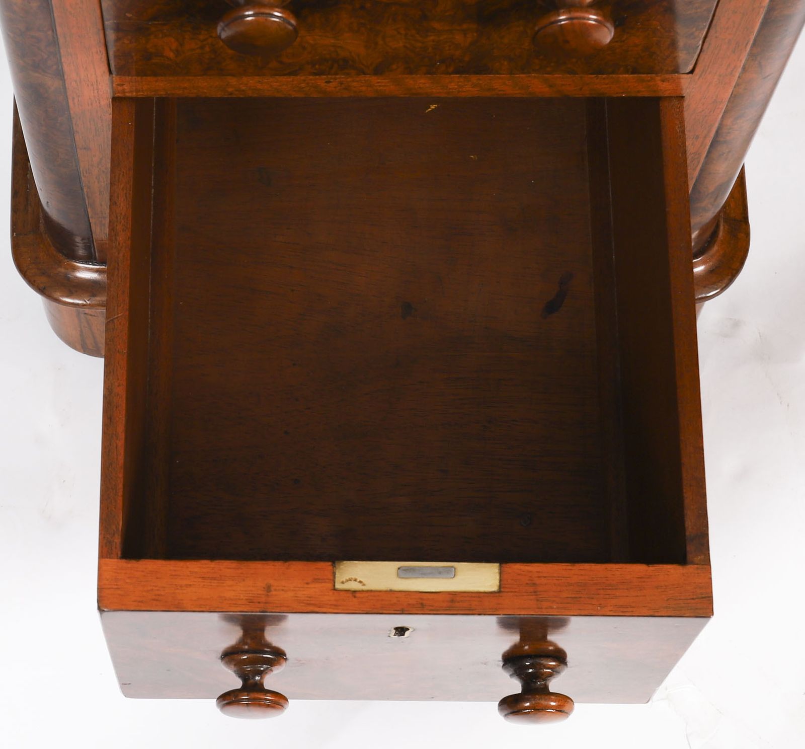 photo furniture Victorian Crossbanded & Inlaid Flame Mahogany Pedestal Desk  19th C