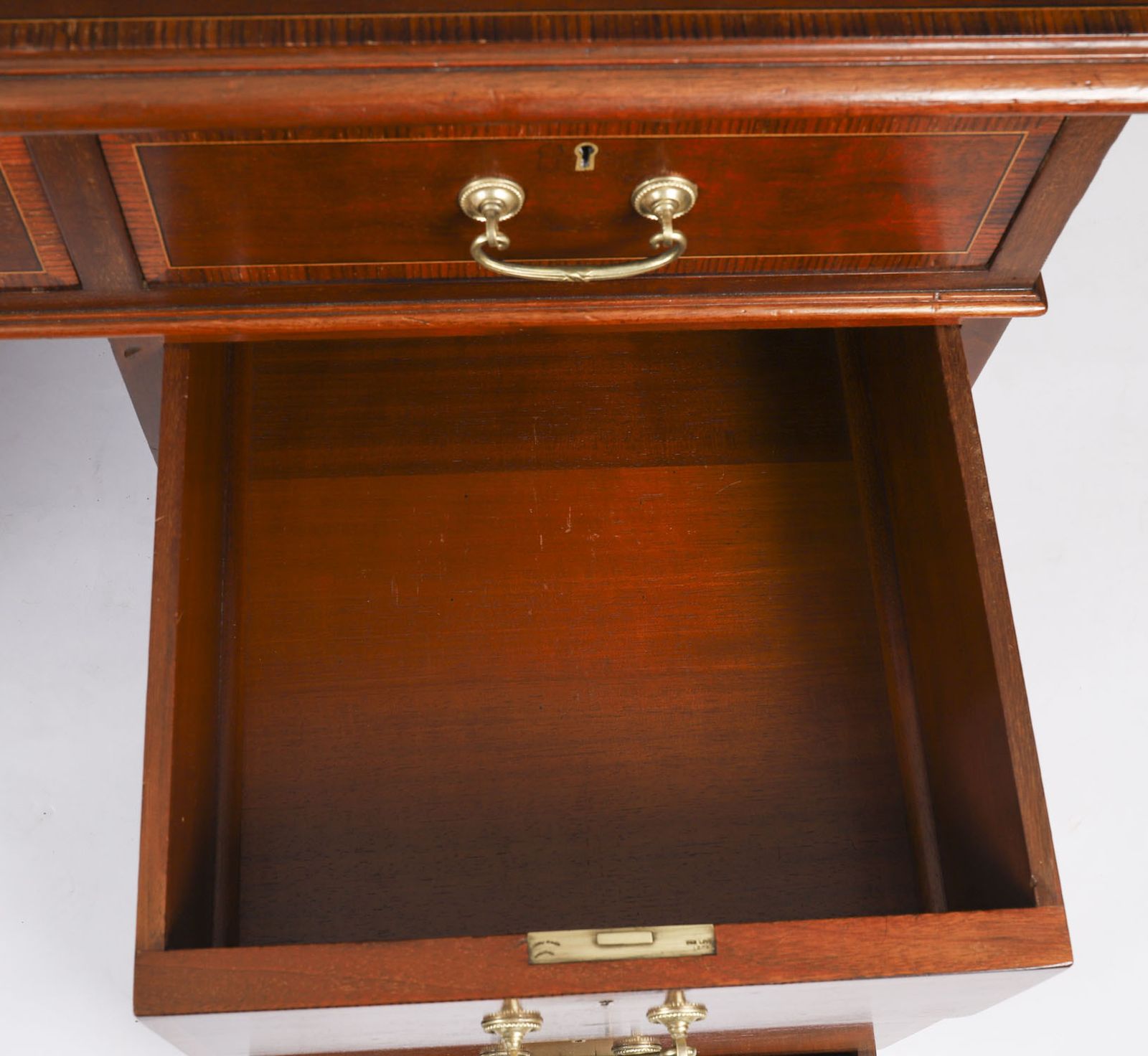 photo vinterior Victorian Crossbanded & Inlaid Flame Mahogany Pedestal Desk  19th C