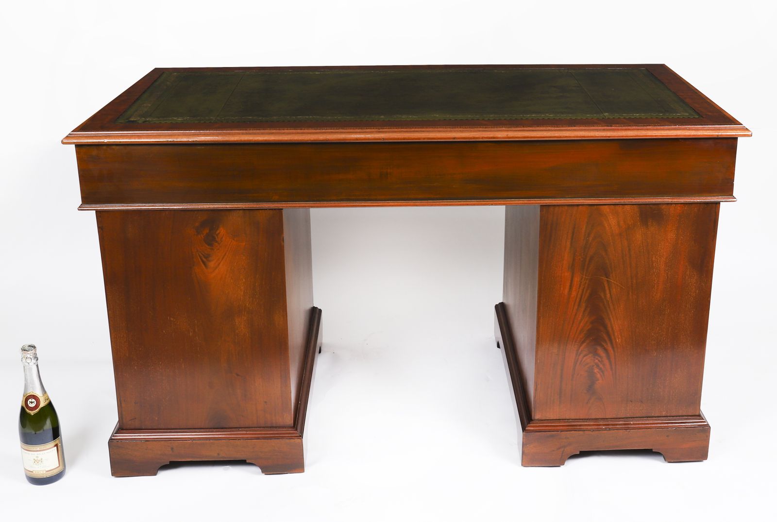 photo vintage Victorian Crossbanded & Inlaid Flame Mahogany Pedestal Desk  19th C