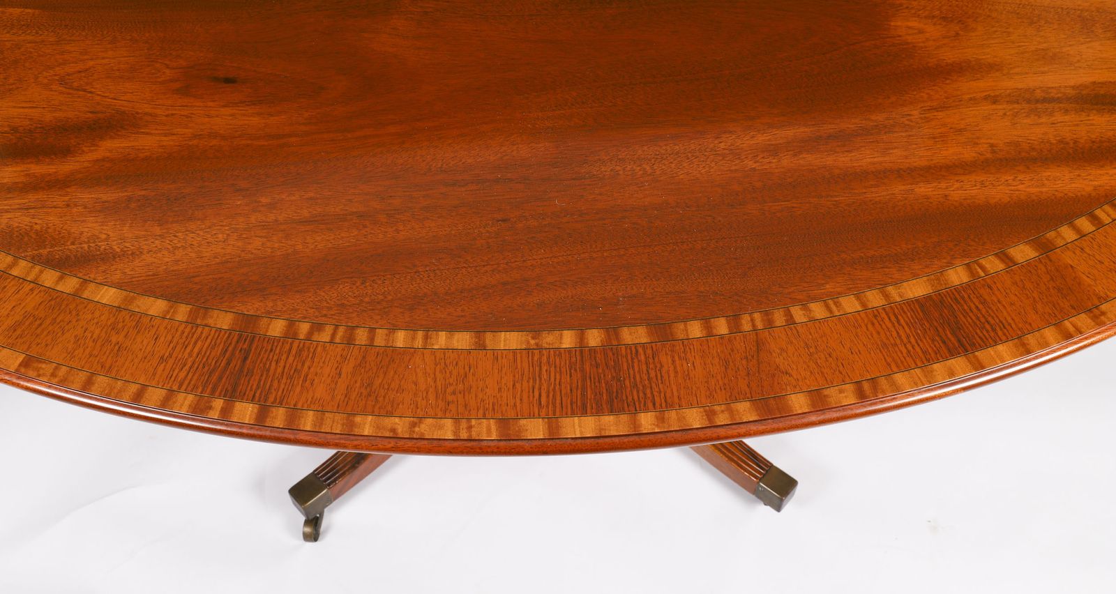 Vintage Oval Mahogany Tilt Top  Dining Table By William Tillman 20th Century photo vinterior