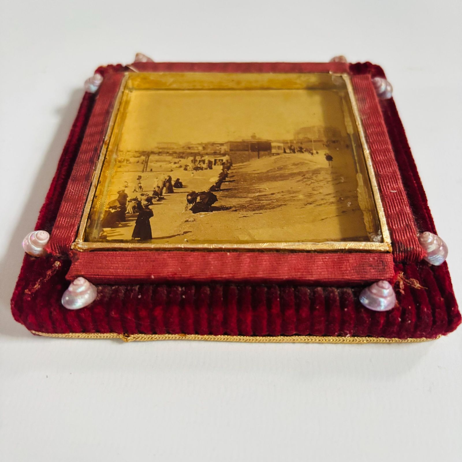 Antique Victorian Seaside Photo: Gold Gilt Frame, Velvet & Seashells photo Art