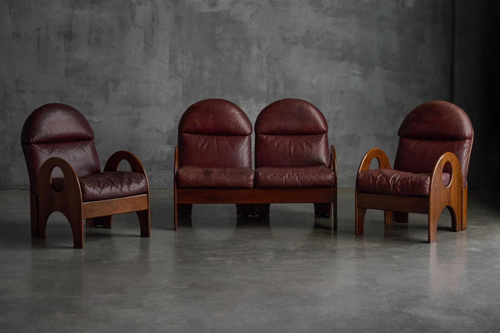 Love Seat Arcata By Gae Aulenti, Walnut And Burgundy Leather, 1968 photo 5144.0