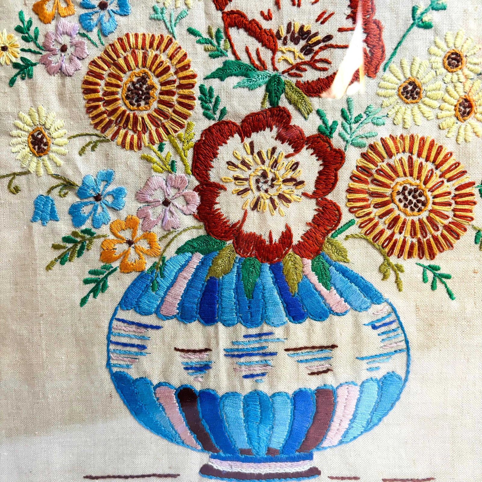 1950s Floral Hand Embroidery: Mid Century Linen Art In Metal Frame. photo 115.0